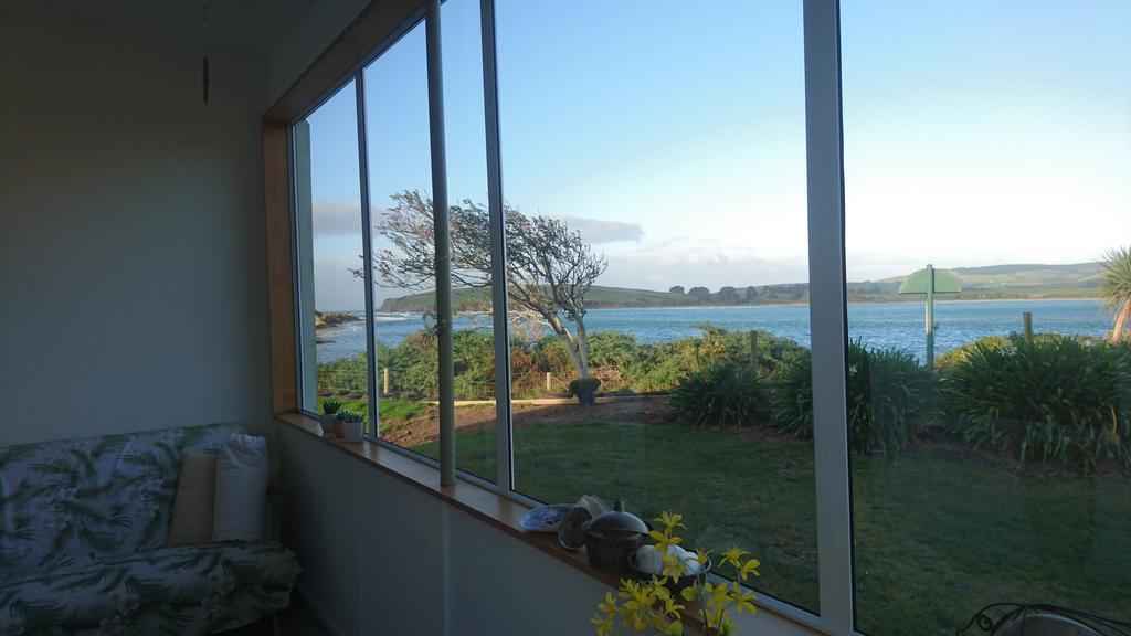 Surat Bay Lodge By The Sea/Backpackers Hostel Owaka Buitenkant foto