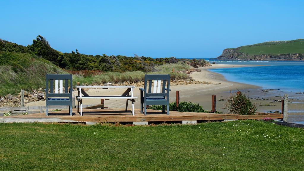 Surat Bay Lodge By The Sea/Backpackers Hostel Owaka Buitenkant foto